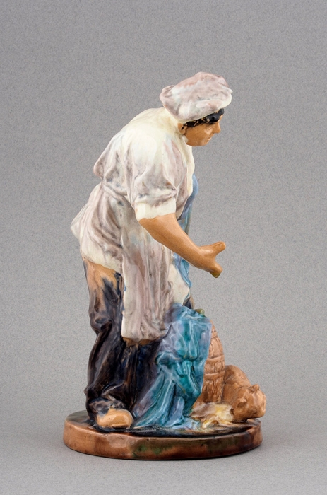 Скульптура «Кот и повар». СССР, Гжель, автор модели В.А. Михалёв. 1950-е — 1960-е. Керамика, поливы. Высота 27,5 см.