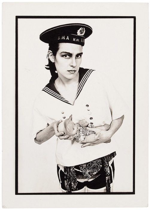 Фотография «Морячок из оркестра „Поп-механика“ в исполнении модели Натальи Богоявленской». Л., 1980-е гг.