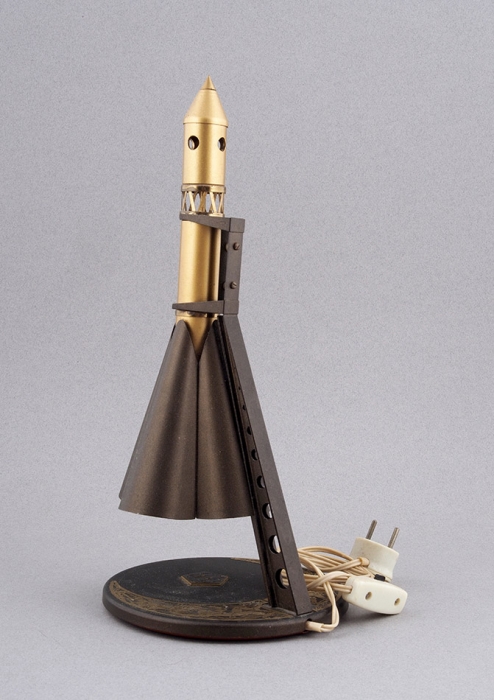 Настольная лампа «Ракета на старте». СССР. 1960-е. Металл. Высота 39 см.