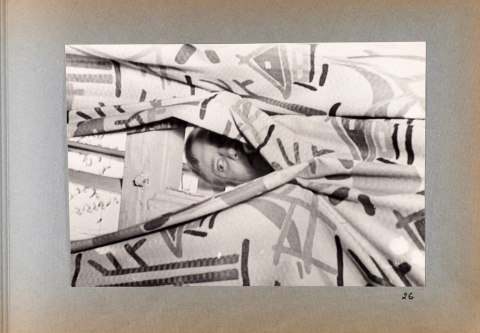 [«Оттепель». Уникальная коллекция] Евтушенко, Е. Лот из 313 фотографий, негативов и контролек. 1955-1960-е гг.