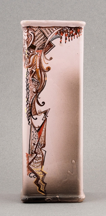 Ваза «Трубадуры». Автор Т. Ган. 1970-е. Керамика, роспись. Высота 26,5 см.