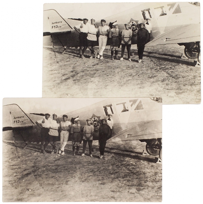 Лот из двух групповых фотографий на фоне немецкого пассажирского самолета «Junkers F.13». [Б.м., 1920-е гг.].