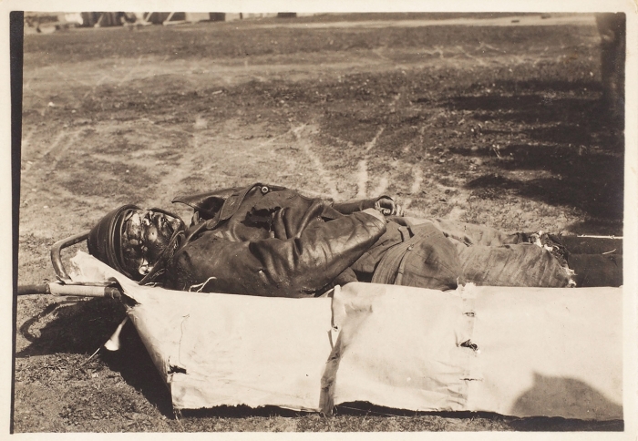 [Страшные кадры] Лот из двух фотографий с изображениями крушения самолета и погибшего летчика. [Б.м., 1920-е гг.].